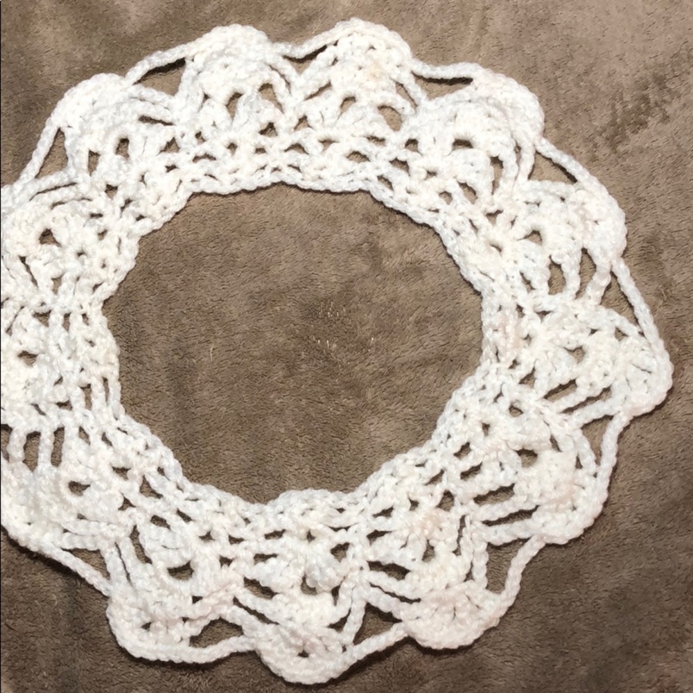 crochet circle shirt collar/neck adornment
